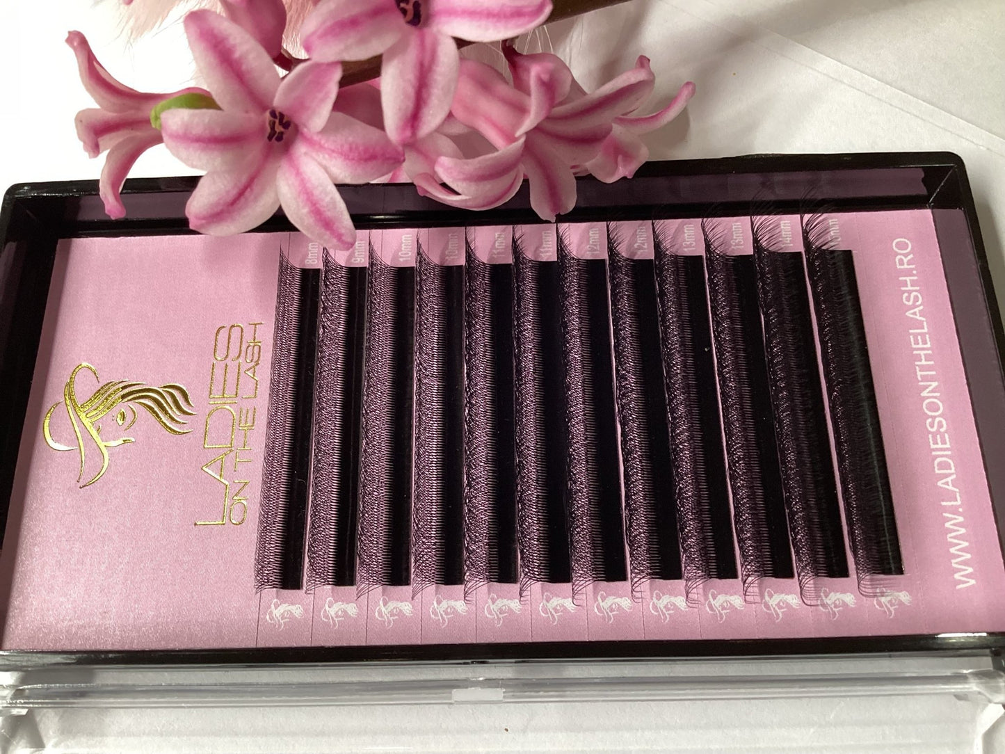 Gene W 4D - LADIES ON THE LASHExtensii de gene Premade Ladies on the lash