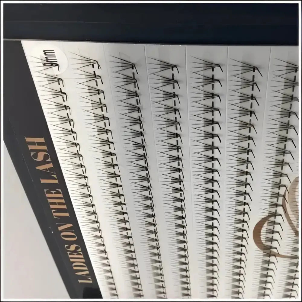 4D - LADIES ON THE LASHExtensii de gene Premade Ladies on the lash