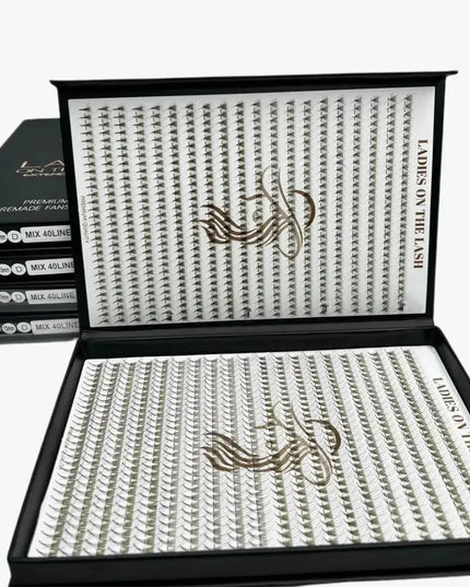 4D - LADIES ON THE LASHExtensii de gene Premade Ladies on the lash
