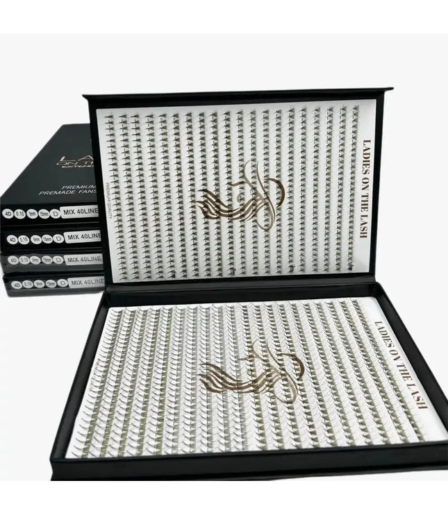 4D - LADIES ON THE LASHExtensii de gene Premade Ladies on the lash
