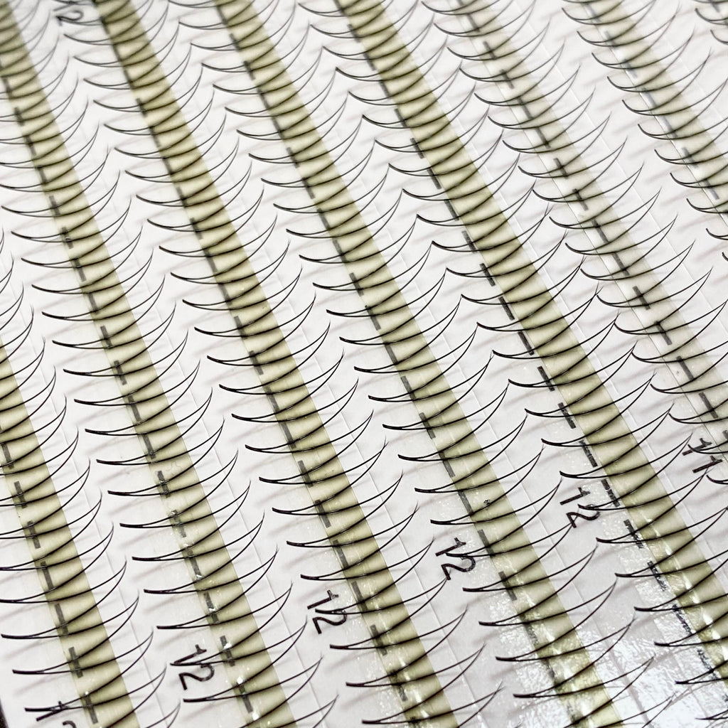 Extensii gene 2D de la LADIES ON THE LASH pe suport cu lungimi variate pentru aplicare profesională