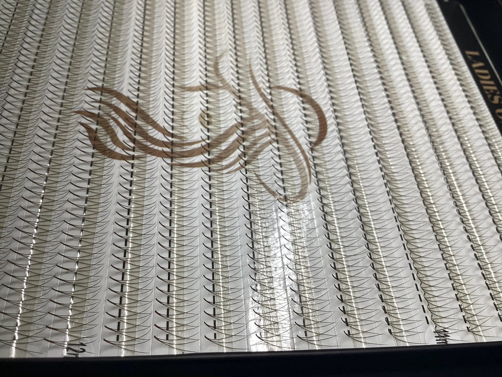 Extensii Gene Premade 3D Maro - LADIES ON THE LASHExtensii de gene Premade Ladies on the lash