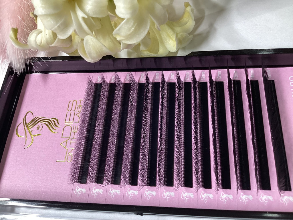 Gene W 3D - LADIES ON THE LASHExtensii de gene Premade Ladies on the lash