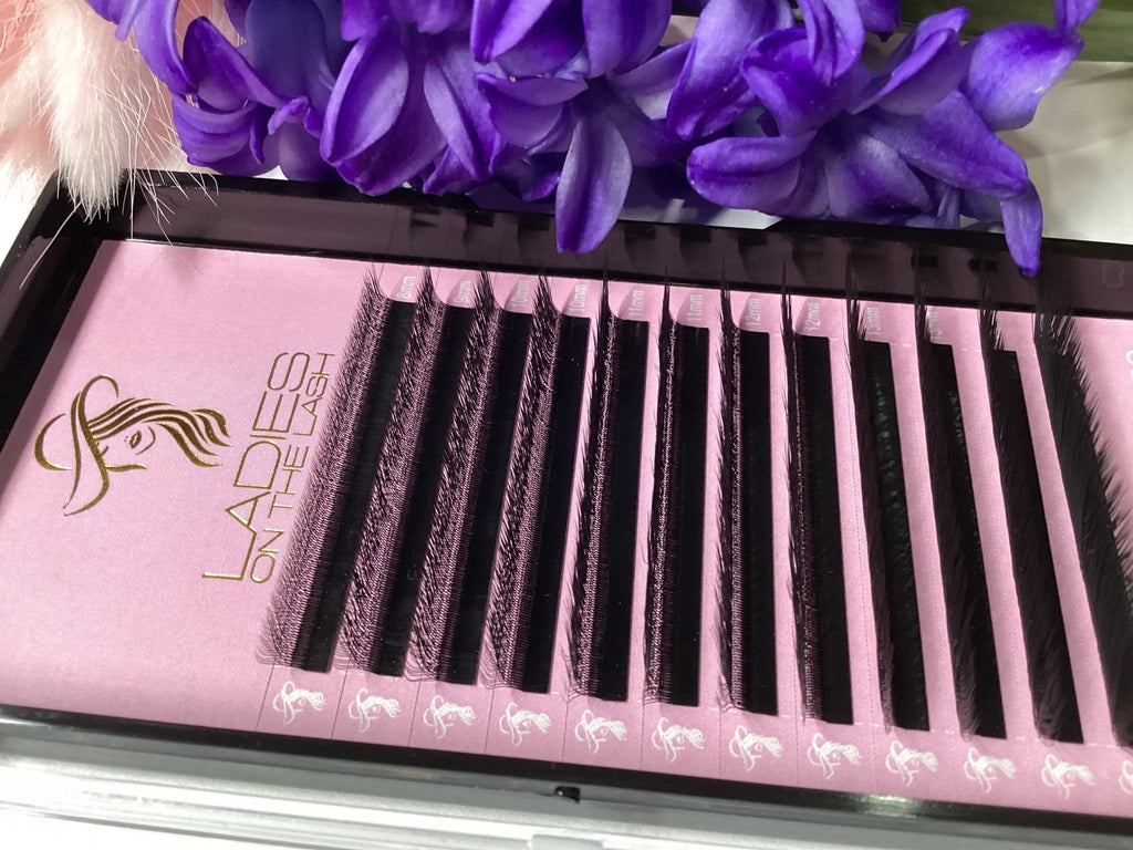 Gene W 3D - LADIES ON THE LASHExtensii de gene Premade Ladies on the lash