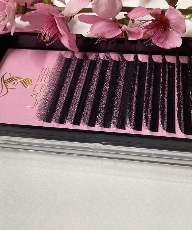 Gene W 4D - LADIES ON THE LASHExtensii de gene Premade Ladies on the lash