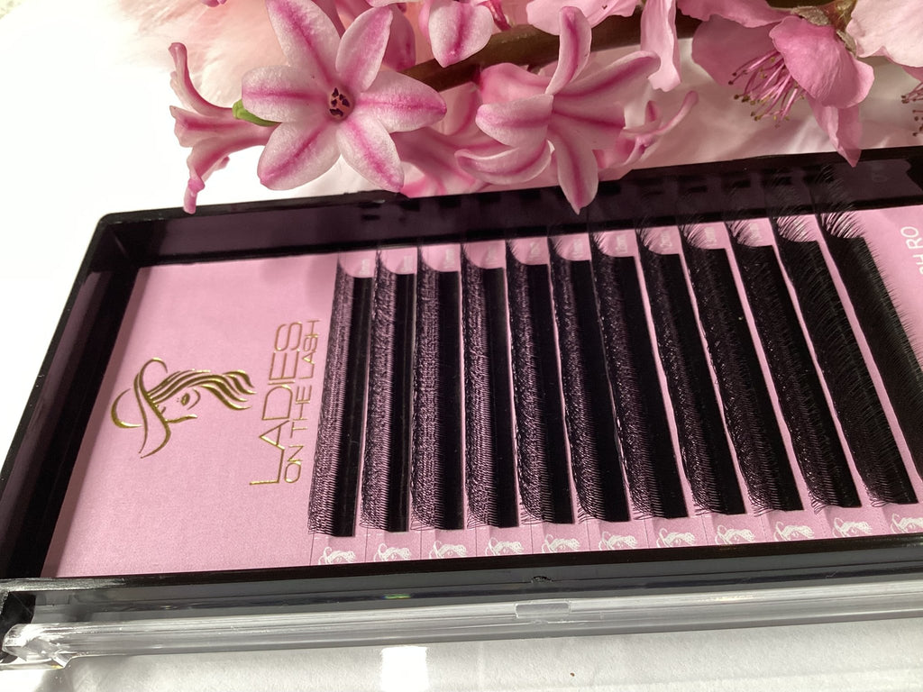 Gene W 4D - LADIES ON THE LASHExtensii de gene Premade Ladies on the lash