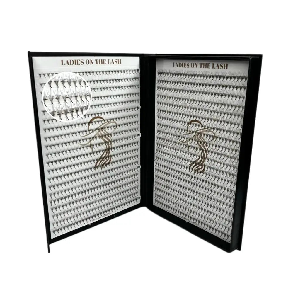 Extensii gene 6D de la LADIES ON THE LASH, prezentate într-un suport elegant pentru un look uimitor