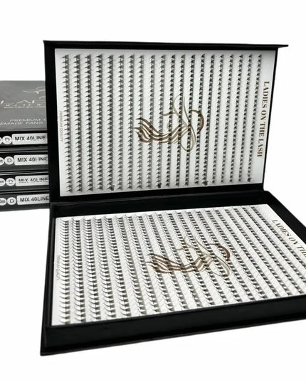 Cutie cu extensii gene 6D LADIES ON THE LASH, cu diverse lungimi pentru un aspect voluminos