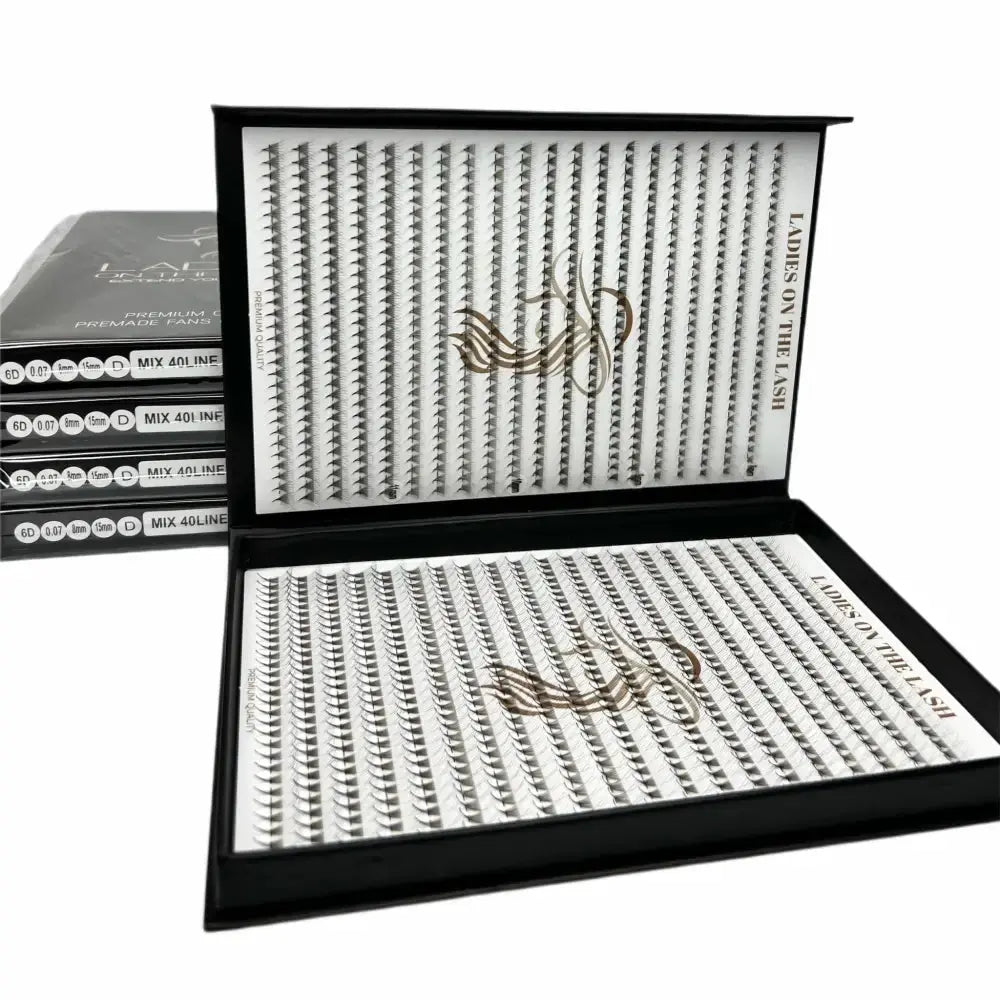 Cutie cu extensii gene 6D LADIES ON THE LASH, cu diverse lungimi pentru un aspect voluminos