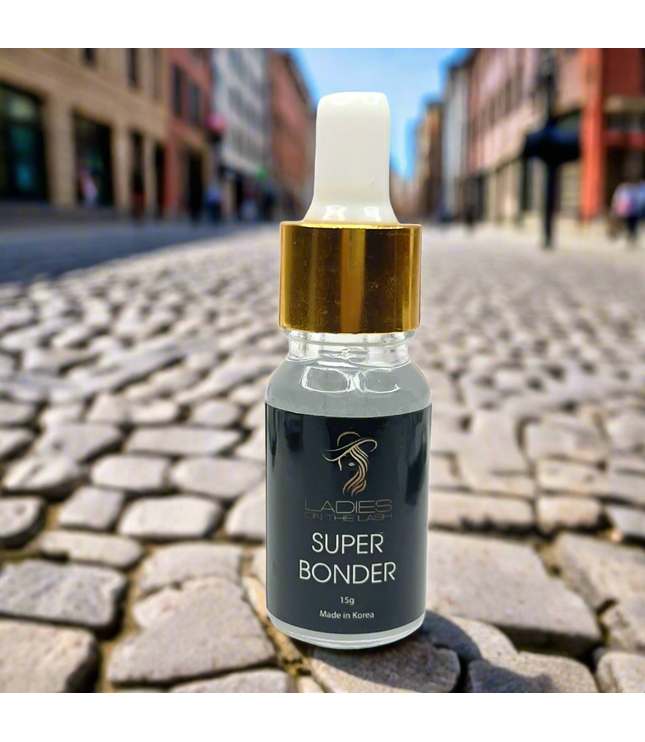 Super Bonder gene de la LADIES ON THE LASH, flacon de 15g, ideal pentru un accentuat efect de lungire a genelor