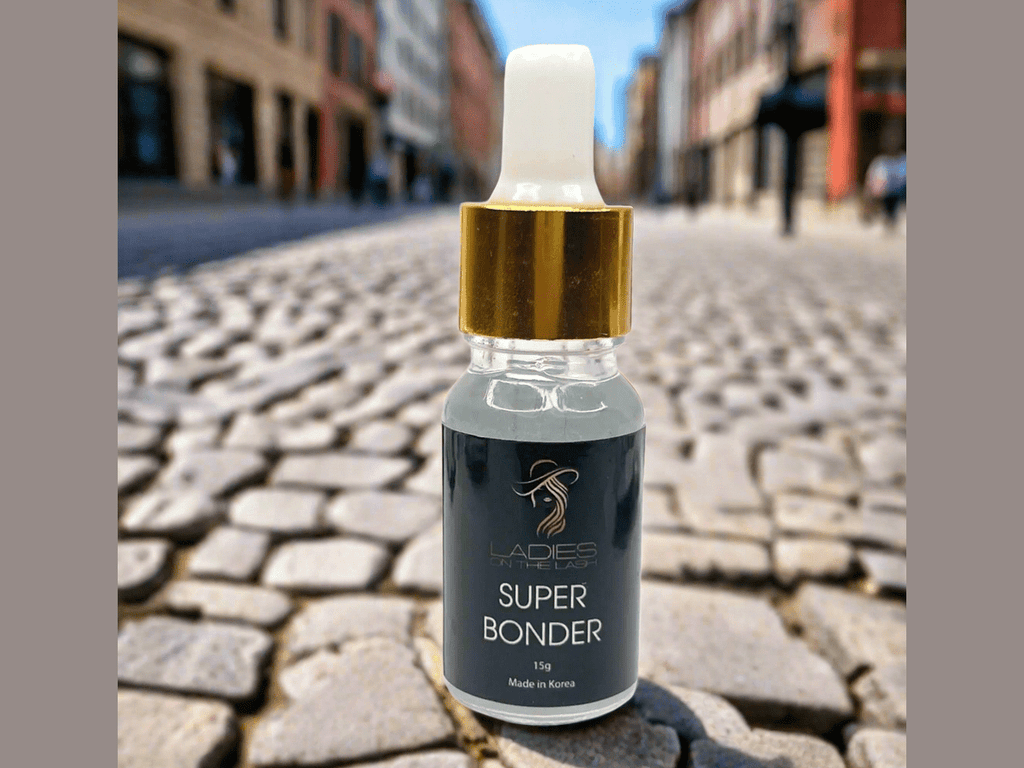 Super Bonder gene de la LADIES ON THE LASH, flacon de 15g, ideal pentru un accentuat efect de lungire a genelor