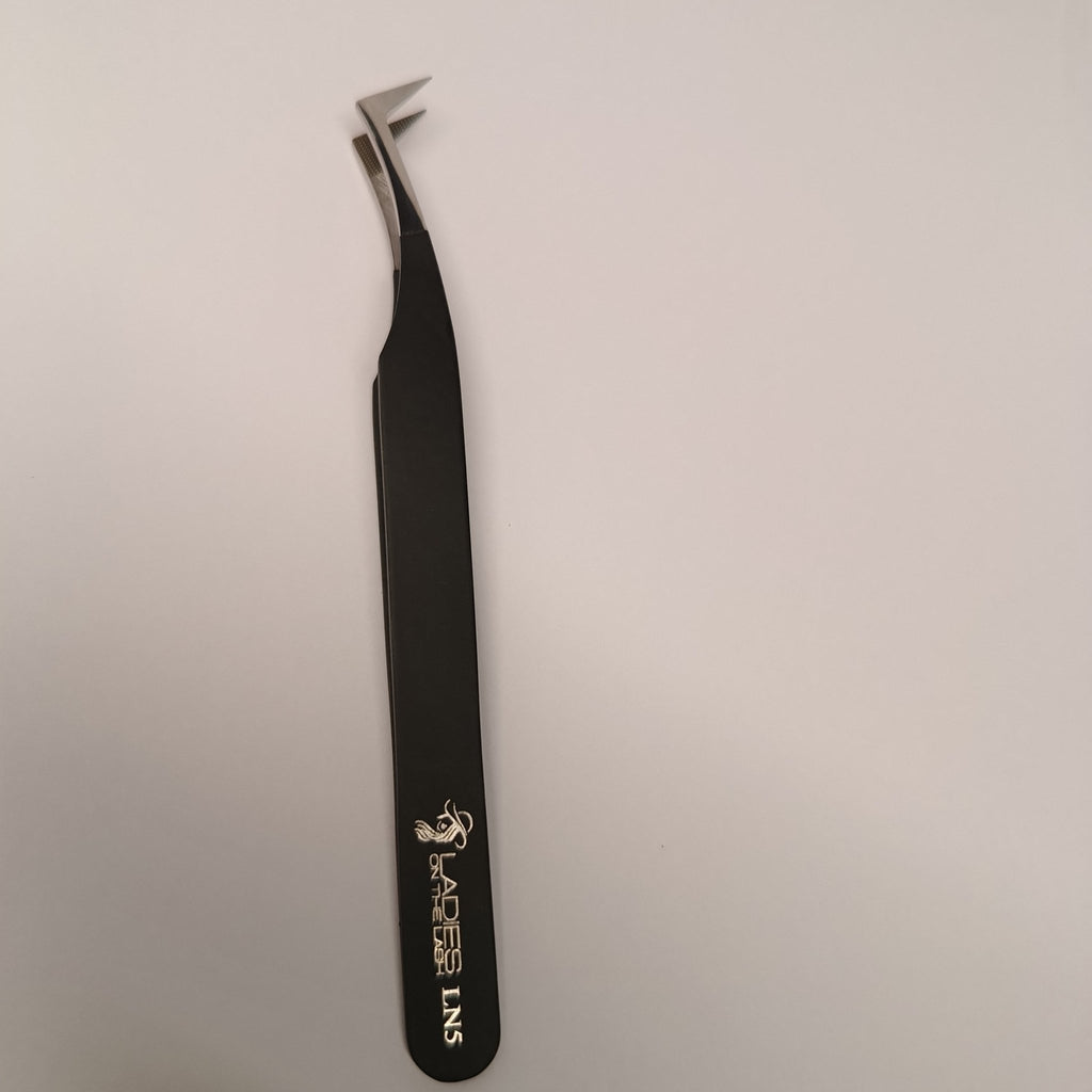 Penseta LN5 - LADIES ON THE LASHExtensii de gene Premade Ladies on the lash