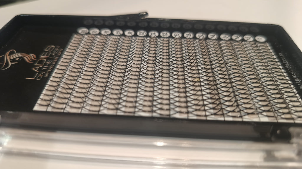 Raze wispy LADIES ON THE LASH